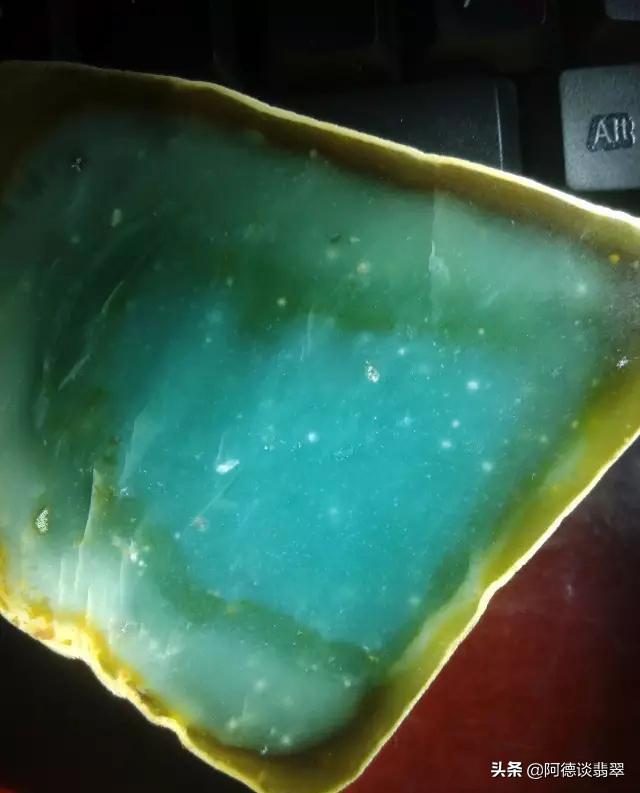 翡翠原石打灯红雾,翡翠原石图片-第10张图片-翡翠网 翡翠原石打灯红雾,翡翠原石图片-第10张图片-翡翠网