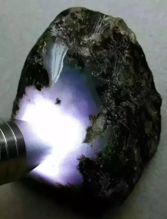 紫罗兰翡翠原石多少钱一根好的翡翠原石-第2张图片-翡翠网 紫罗兰翡翠原石多少钱一根好的翡翠原石-第2张图片-翡翠网