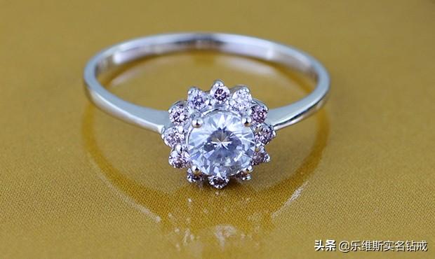 钻石婚戒定做钻石戒指新款价格-第6张图片-翡翠网 钻石婚戒定做钻石戒指新款价格-第6张图片-翡翠网