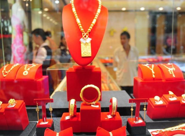 今日四大银行金条价格为什么没人买银行的金条-第3张图片-翡翠网 今日四大银行金条价格为什么没人买银行的金条-第3张图片-翡翠网