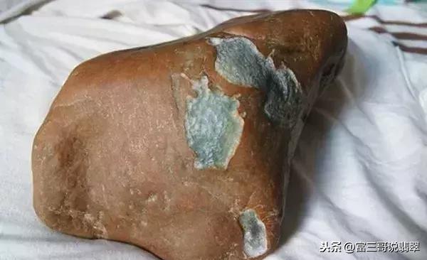 翡翠原石场口皮壳特征,翡翠原石表面-第9张图片-翡翠网 翡翠原石场口皮壳特征,翡翠原石表面-第9张图片-翡翠网