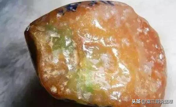 翡翠原石场口皮壳特征,翡翠原石表面-第11张图片-翡翠网 翡翠原石场口皮壳特征,翡翠原石表面-第11张图片-翡翠网
