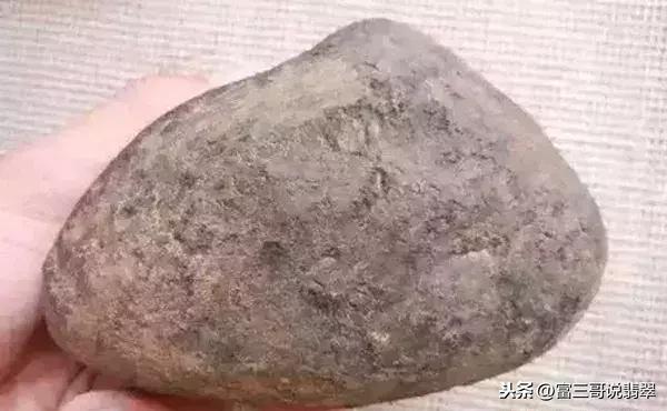 翡翠原石场口皮壳特征,翡翠原石表面-第16张图片-翡翠网 翡翠原石场口皮壳特征,翡翠原石表面-第16张图片-翡翠网