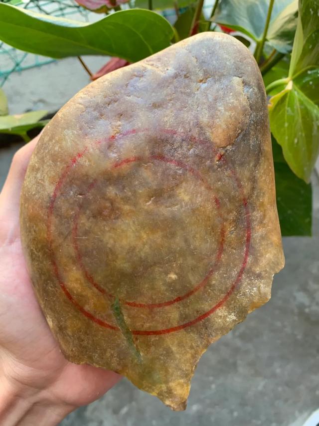 大马坎翡翠原石的鉴别方法的简单介绍-第1张图片-翡翠网 大马坎翡翠原石的鉴别方法的简单介绍-第1张图片-翡翠网