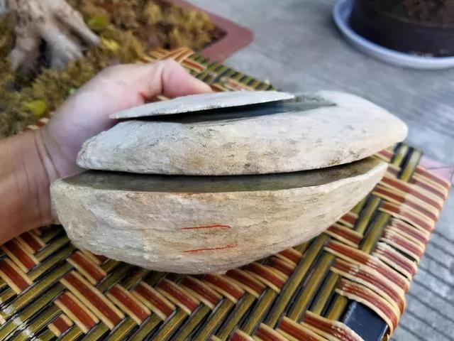 路边摊翡翠原石的简单介绍-第1张图片-翡翠网 路边摊翡翠原石的简单介绍-第1张图片-翡翠网