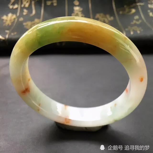 路边摊翡翠原石的简单介绍-第5张图片-翡翠网 路边摊翡翠原石的简单介绍-第5张图片-翡翠网