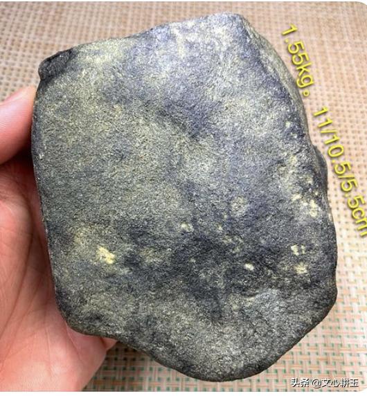 翡翠原石在保险股里的秘密翡翠原石的价位-第1张图片-翡翠网 翡翠原石在保险股里的秘密翡翠原石的价位-第1张图片-翡翠网