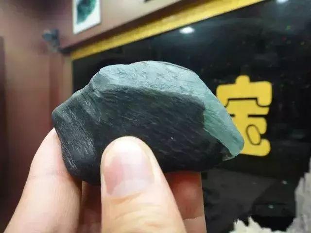 玉兰花翡翠原石图片,挂件玉兰花玉雕图片-第1张图片-翡翠网 玉兰花翡翠原石图片,挂件玉兰花玉雕图片-第1张图片-翡翠网