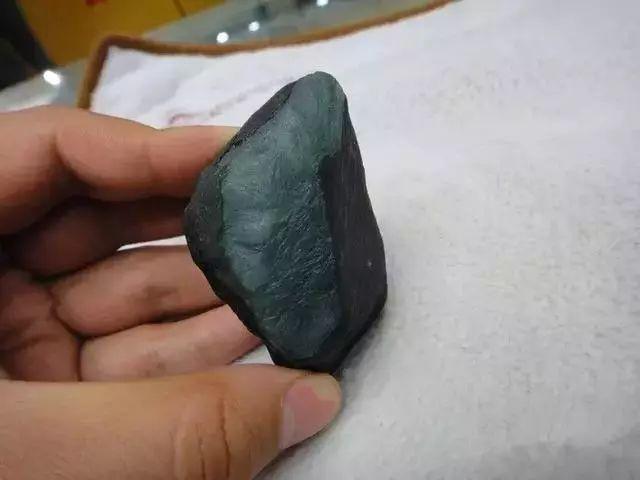 玉兰花翡翠原石图片,挂件玉兰花玉雕图片-第2张图片-翡翠网 玉兰花翡翠原石图片,挂件玉兰花玉雕图片-第2张图片-翡翠网