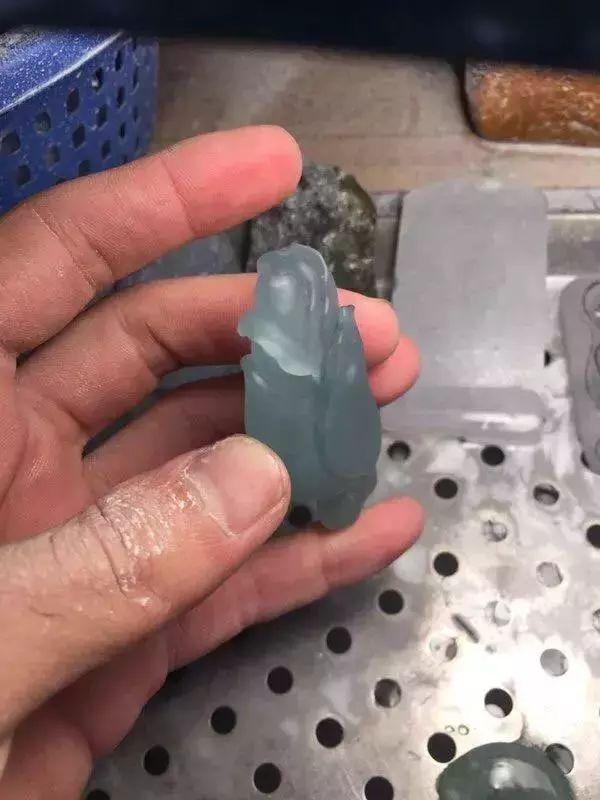 玉兰花翡翠原石图片,挂件玉兰花玉雕图片-第7张图片-翡翠网 玉兰花翡翠原石图片,挂件玉兰花玉雕图片-第7张图片-翡翠网