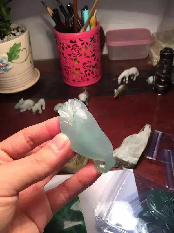 玉兰花翡翠原石图片,挂件玉兰花玉雕图片-第8张图片-翡翠网 玉兰花翡翠原石图片,挂件玉兰花玉雕图片-第8张图片-翡翠网