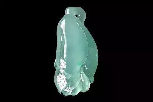 玉兰花翡翠原石图片,挂件玉兰花玉雕图片-第9张图片-翡翠网 玉兰花翡翠原石图片,挂件玉兰花玉雕图片-第9张图片-翡翠网