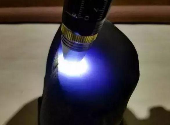 玉兰花翡翠原石图片,挂件玉兰花玉雕图片-第10张图片-翡翠网 玉兰花翡翠原石图片,挂件玉兰花玉雕图片-第10张图片-翡翠网