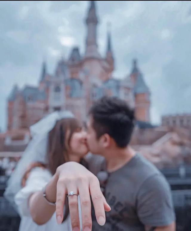 钻戒求婚场景描述描写求婚场景的段落-第3张图片-翡翠网 钻戒求婚场景描述描写求婚场景的段落-第3张图片-翡翠网