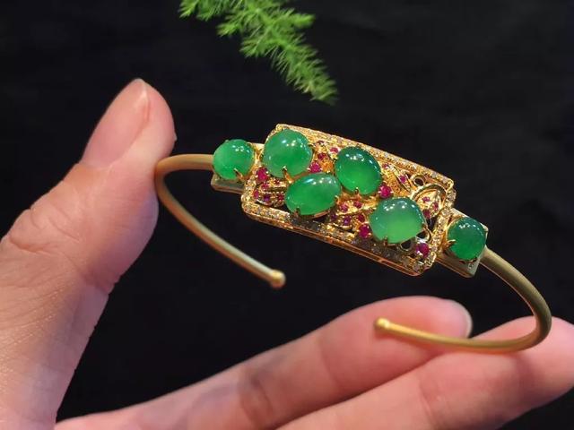 冰种翡翠贵吗糯种白青底翡翠价格-第7张图片-翡翠网 冰种翡翠贵吗糯种白青底翡翠价格-第7张图片-翡翠网