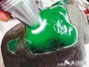 翡翠原石用灯怎么看种,手电看翡翠原石视频-第5张图片-翡翠网 翡翠原石用灯怎么看种,手电看翡翠原石视频-第5张图片-翡翠网