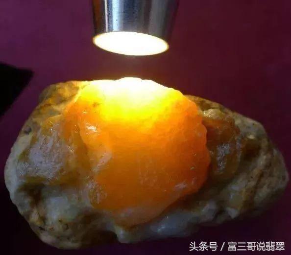 翡翠原石用灯怎么看种,手电看翡翠原石视频-第10张图片-翡翠网 翡翠原石用灯怎么看种,手电看翡翠原石视频-第10张图片-翡翠网