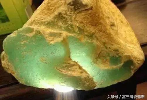 翡翠原石用灯怎么看种,手电看翡翠原石视频-第16张图片-翡翠网 翡翠原石用灯怎么看种,手电看翡翠原石视频-第16张图片-翡翠网