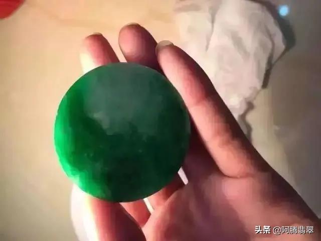 木那高糯冰种翡翠原石的简单介绍-第8张图片-翡翠网 木那高糯冰种翡翠原石的简单介绍-第8张图片-翡翠网