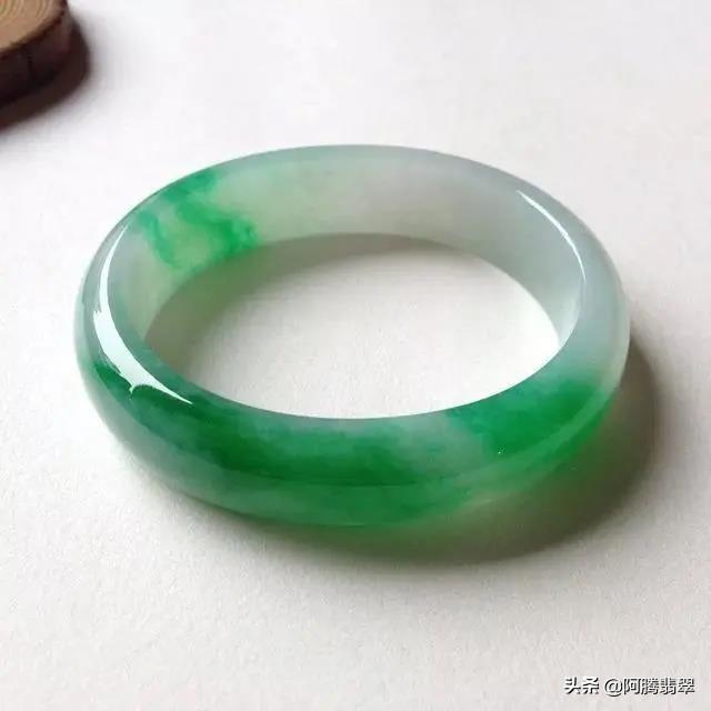 木那高糯冰种翡翠原石的简单介绍-第10张图片-翡翠网 木那高糯冰种翡翠原石的简单介绍-第10张图片-翡翠网