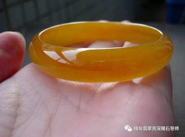 翡翠原石的价位翡翠原石戳子-第1张图片-翡翠网 翡翠原石的价位翡翠原石戳子-第1张图片-翡翠网