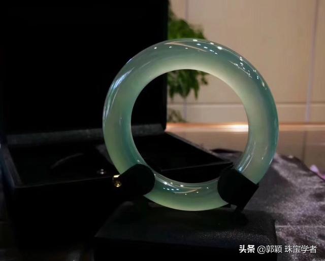 翡翠赌石口诀详解,澳门特别行政区翡翠赌石知识大全-第7张图片-翡翠网 翡翠赌石口诀详解,澳门特别行政区翡翠赌石知识大全-第7张图片-翡翠网