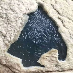 关于莫西沙翡翠原石乌鸡的信息-第2张图片-翡翠网 关于莫西沙翡翠原石乌鸡的信息-第2张图片-翡翠网