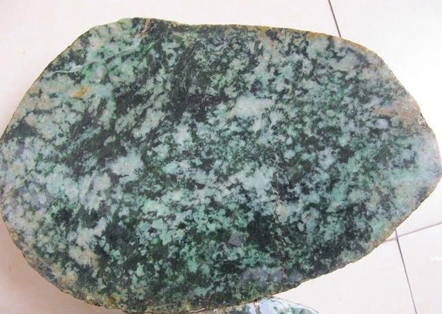 关于翡翠癣夹绿的价格的信息-第3张图片-翡翠网 关于翡翠癣夹绿的价格的信息-第3张图片-翡翠网