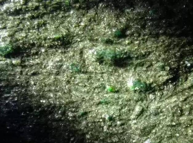 关于翡翠癣夹绿的价格的信息-第4张图片-翡翠网 关于翡翠癣夹绿的价格的信息-第4张图片-翡翠网