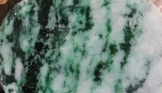 关于翡翠癣夹绿的价格的信息-第6张图片-翡翠网 关于翡翠癣夹绿的价格的信息-第6张图片-翡翠网