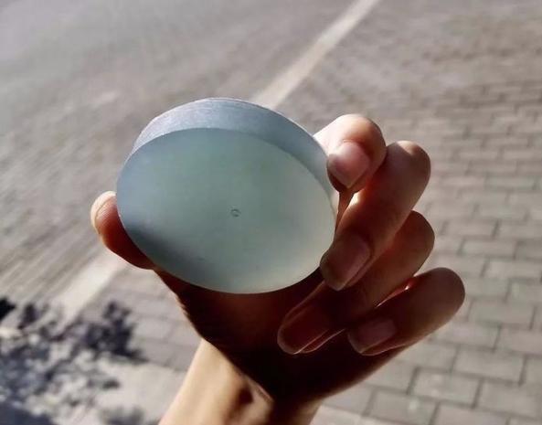 老蓝水翡翠价格10万左右冰种飘花手镯-第1张图片-翡翠网 老蓝水翡翠价格10万左右冰种飘花手镯-第1张图片-翡翠网