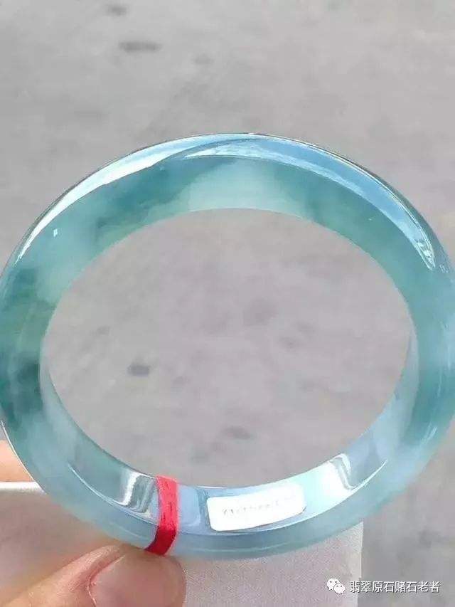 老蓝水翡翠价格10万左右冰种飘花手镯-第2张图片-翡翠网 老蓝水翡翠价格10万左右冰种飘花手镯-第2张图片-翡翠网