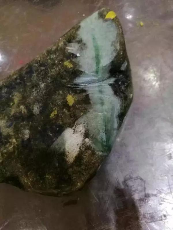 正阳绿翡翠值钱吗冰阳绿翡翠价格-第2张图片-翡翠网 正阳绿翡翠值钱吗冰阳绿翡翠价格-第2张图片-翡翠网