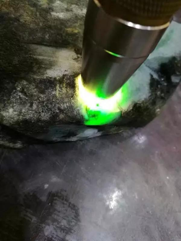 正阳绿翡翠值钱吗冰阳绿翡翠价格-第3张图片-翡翠网 正阳绿翡翠值钱吗冰阳绿翡翠价格-第3张图片-翡翠网