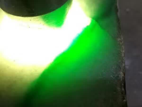 正阳绿翡翠值钱吗冰阳绿翡翠价格-第7张图片-翡翠网 正阳绿翡翠值钱吗冰阳绿翡翠价格-第7张图片-翡翠网