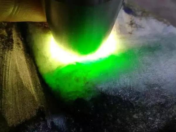 正阳绿翡翠值钱吗冰阳绿翡翠价格-第9张图片-翡翠网 正阳绿翡翠值钱吗冰阳绿翡翠价格-第9张图片-翡翠网