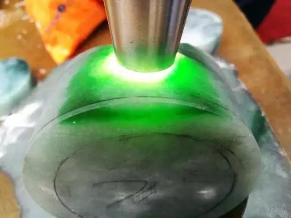 正阳绿翡翠值钱吗冰阳绿翡翠价格-第13张图片-翡翠网 正阳绿翡翠值钱吗冰阳绿翡翠价格-第13张图片-翡翠网