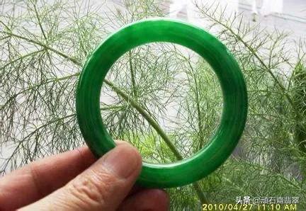 深色翡翠手镯会越戴越透吗玉真的越戴越好吗-第4张图片-翡翠网 深色翡翠手镯会越戴越透吗玉真的越戴越好吗-第4张图片-翡翠网