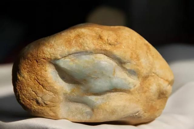 翡翠原石比较的简单介绍-第3张图片-翡翠网 翡翠原石比较的简单介绍-第3张图片-翡翠网