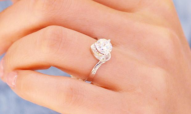 一克拉h色vs1钻石报价进口莫桑钻一克拉多钱-第3张图片-翡翠网