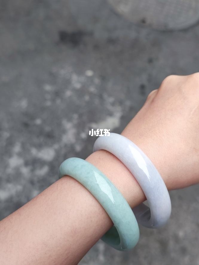 抖音很火的金镯子叫啥,翡翠手镯视频抖音-第1张图片-翡翠网 抖音很火的金镯子叫啥,翡翠手镯视频抖音-第1张图片-翡翠网