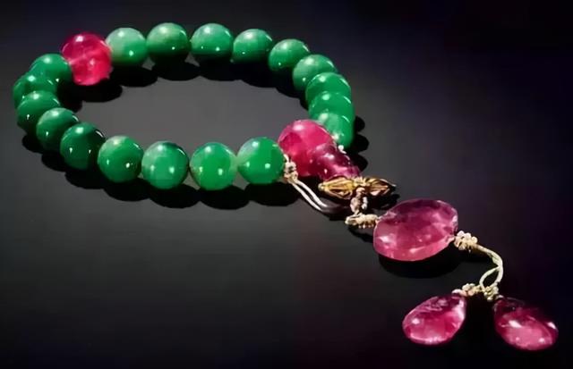 翡翠手镯洗澡可以戴吗,学生可以戴什么翡翠手镯-第1张图片-翡翠网 翡翠手镯洗澡可以戴吗,学生可以戴什么翡翠手镯-第1张图片-翡翠网