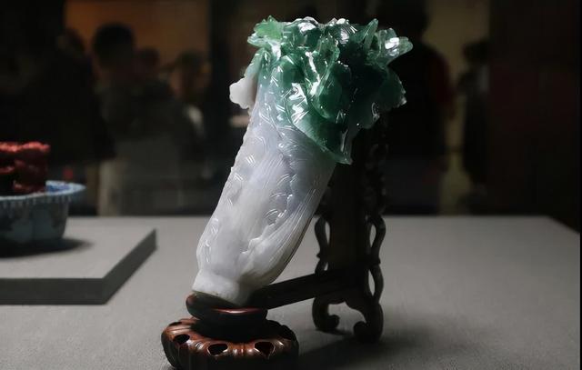 翡翠手镯洗澡可以戴吗,学生可以戴什么翡翠手镯-第3张图片-翡翠网 翡翠手镯洗澡可以戴吗,学生可以戴什么翡翠手镯-第3张图片-翡翠网