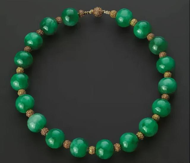 翡翠手镯洗澡可以戴吗,学生可以戴什么翡翠手镯-第5张图片-翡翠网 翡翠手镯洗澡可以戴吗,学生可以戴什么翡翠手镯-第5张图片-翡翠网