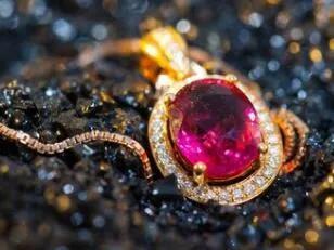 首饰有哪些种类,金属首饰包括哪些-第15张图片-翡翠网 首饰有哪些种类,金属首饰包括哪些-第15张图片-翡翠网