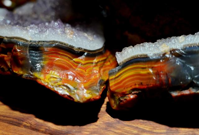 红色翡翠吊坠图片和价格,红色翡翠手镯的价格-第7张图片-翡翠网 红色翡翠吊坠图片和价格,红色翡翠手镯的价格-第7张图片-翡翠网