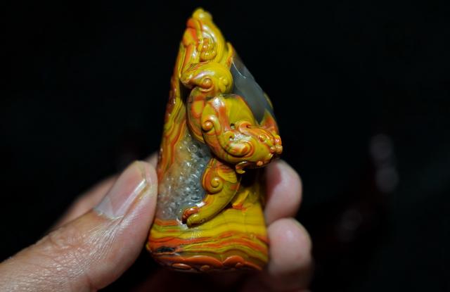 红色翡翠吊坠图片和价格,红色翡翠手镯的价格-第11张图片-翡翠网 红色翡翠吊坠图片和价格,红色翡翠手镯的价格-第11张图片-翡翠网