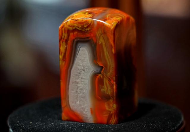 红色翡翠吊坠图片和价格,红色翡翠手镯的价格-第15张图片-翡翠网 红色翡翠吊坠图片和价格,红色翡翠手镯的价格-第15张图片-翡翠网