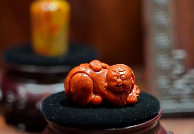 红色翡翠吊坠图片和价格,红色翡翠手镯的价格-第16张图片-翡翠网 红色翡翠吊坠图片和价格,红色翡翠手镯的价格-第16张图片-翡翠网