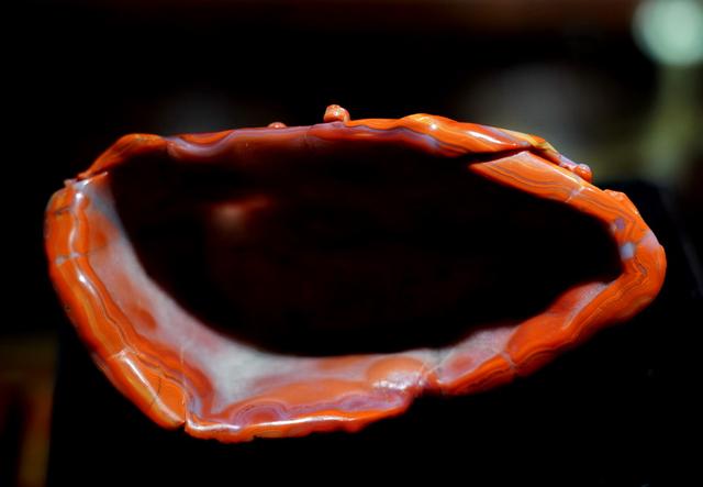 红色翡翠吊坠图片和价格,红色翡翠手镯的价格-第21张图片-翡翠网 红色翡翠吊坠图片和价格,红色翡翠手镯的价格-第21张图片-翡翠网